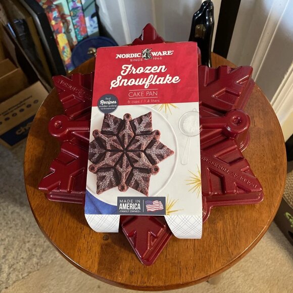 Nordic Ware Frozen Snowflake Cake Pan In Red - 6 Cups - New - Picture 3 of 6